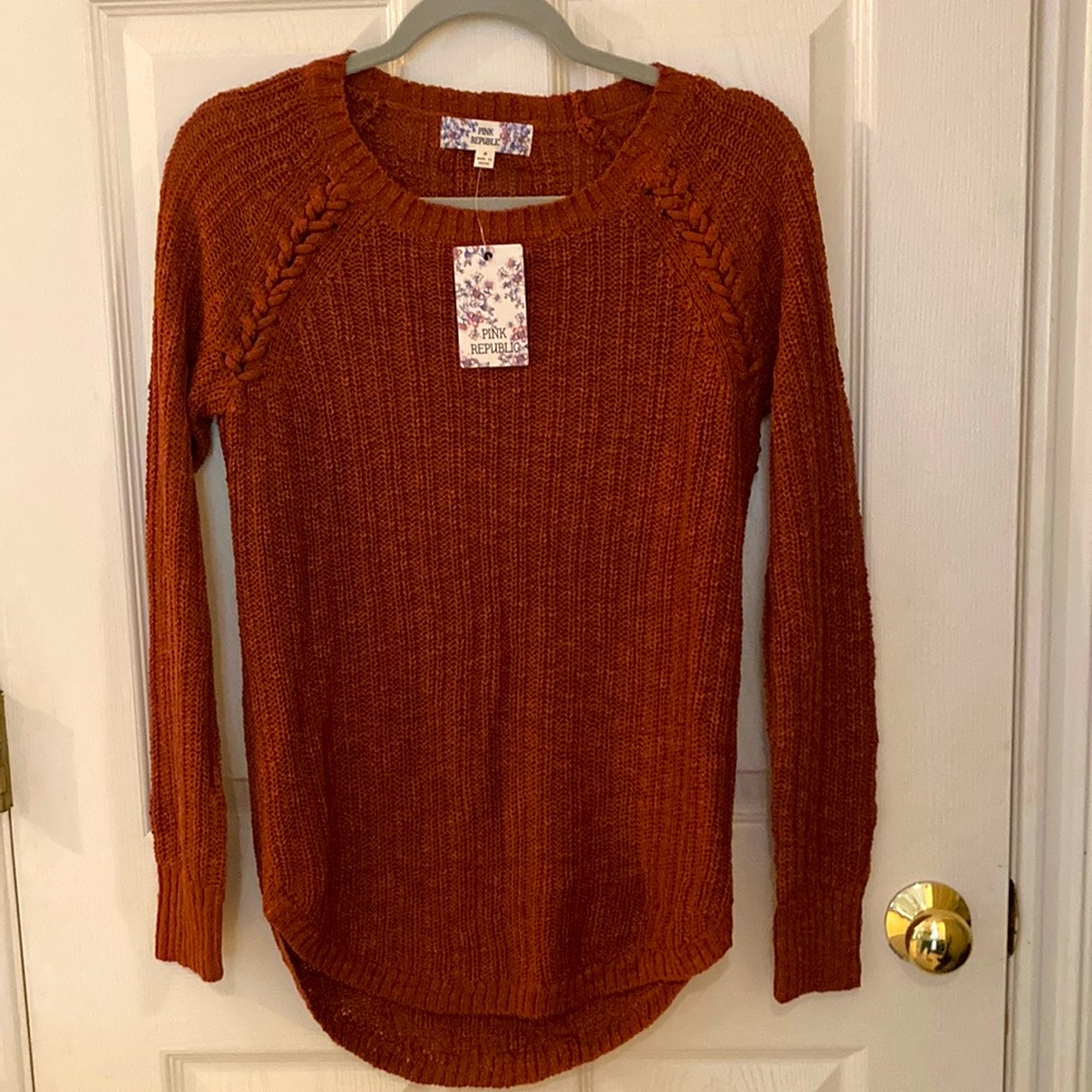 NWT Woman’s  Lightweight burnt orange sweater, perfect for change of season!